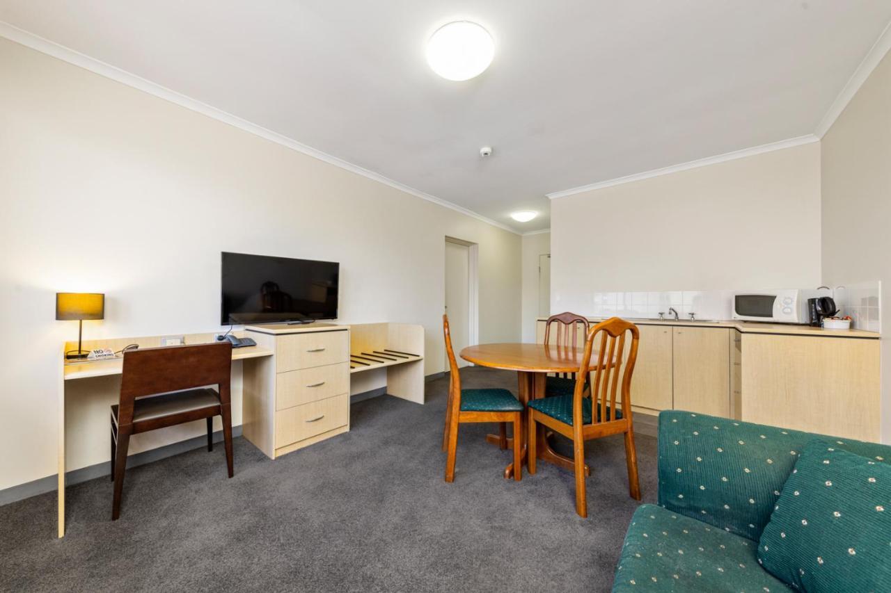 Frontier Hotel Даруин Екстериор снимка
