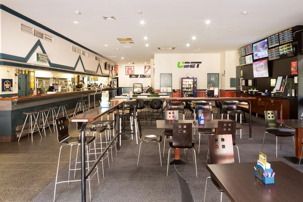 Frontier Hotel Даруин Екстериор снимка